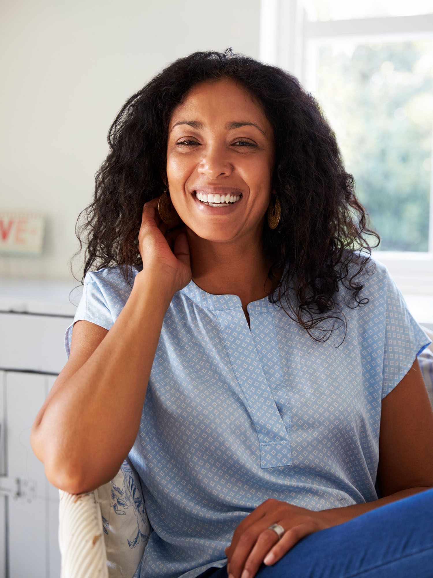 A smiling woman.